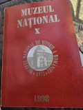 Muzeul National X, 1998