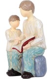 Statuie modernă pentru decorul casei reprezent&acirc;nd un tată și fiu