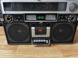 Casetofonul din imagine este un JVC Stereo Radio Cassette Recorder, model RC-838JW &mdash; un model vintage foarte apreciat, produs &icirc;n anii 1970&ndash;1980.