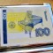 B658-Tabachera cu bancnota 100 DM Germania cu bricheta.