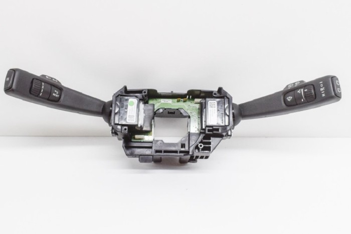 Maneta semnalizare ștergătoare VOLVO V40 Hatchback 2014 OEM: 31343022,31394008,31394001 11399349