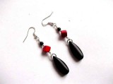 Cercei howlite rosu si negru 31997
