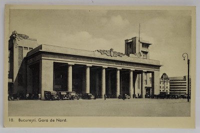 BUCURESTI , GARA DE NORD , INTRAREA CU COLOANE , CARTE POSTALA , INTERBELICA foto