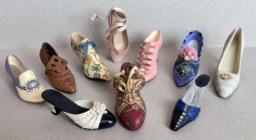 Colectie de 10 pantofi de dama in miniatura din ceramica, colectii prestigioase