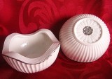CASETA / BOMBONIERA DIN PORTELAN 9.5 CM