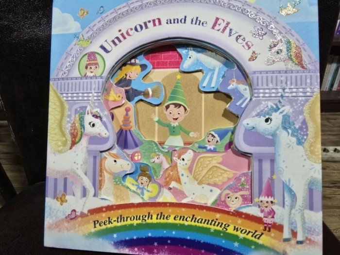 Unicorn and the Elves (Unicornul si Elfii - carte in limba engleza)
