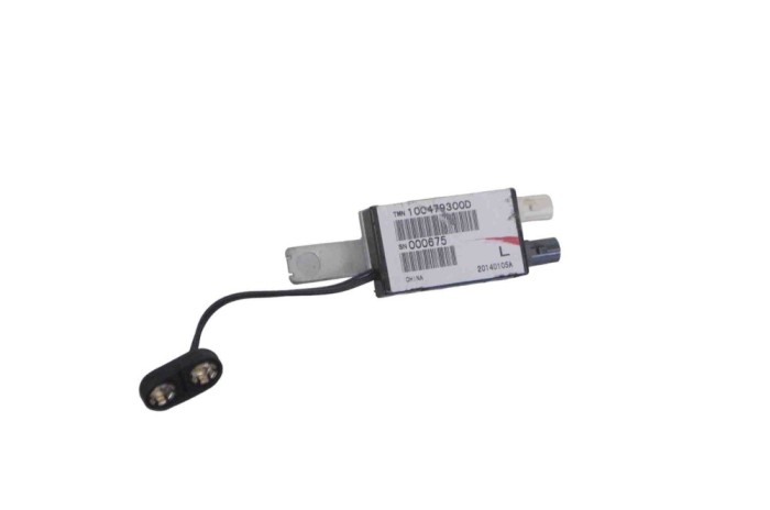 Amplificator de antena TESLA MODEL S 2014 OEM: 100479300D