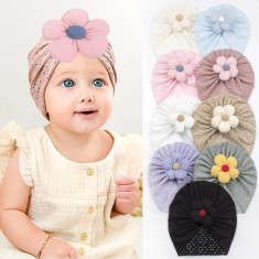 Caciulita tip turban cu model ajurat si floare aplicata (Marime Disponibila: