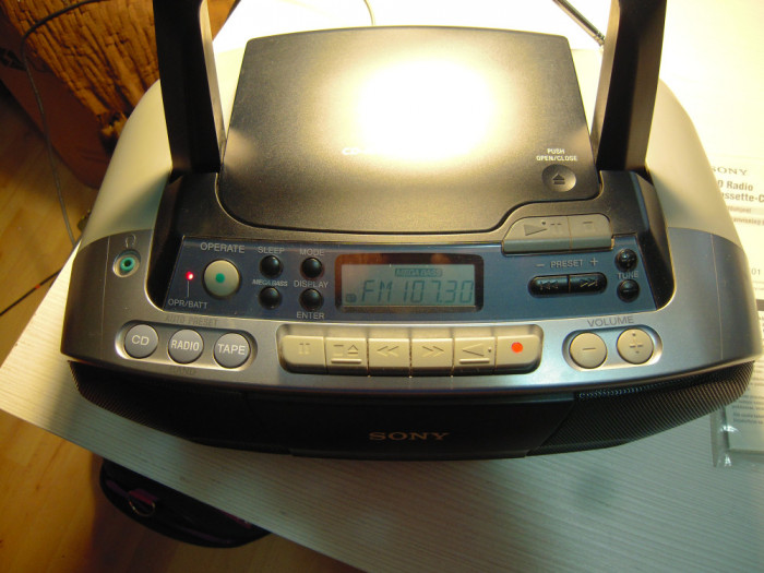 Radio casetofon recorder cu CD player Sony CFD-S01, manual, cu mici probleme