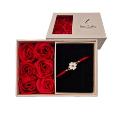 Bratara martisor trifoi in cutie roz trandafiri