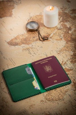Portpasaport din piele naturala, lucrat si cusut manual, Robin, Verde foto