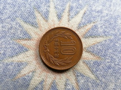 MONEDA JAPONIA 10 Yen 2005 foto