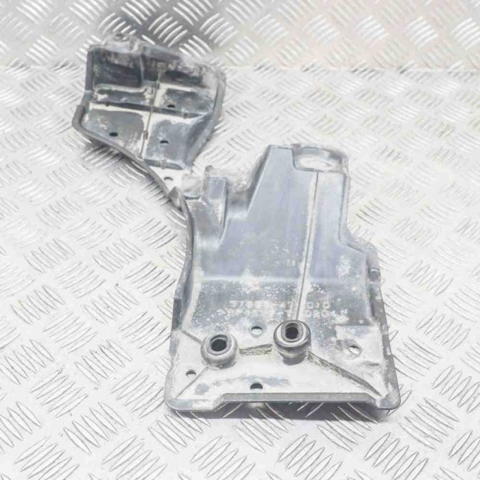 Scut motor dreapta spate TOYOTA PRIUS _W3_ 2013 OEM: 57627-47010