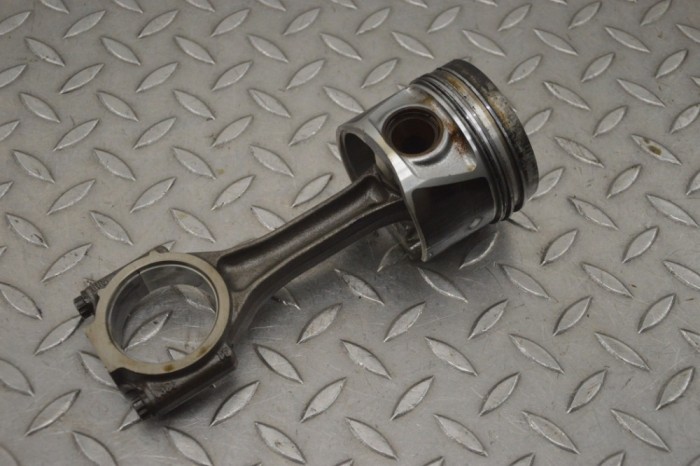 Piston DODGE CALIBER 2007 OEM: BHS,038J 21854004