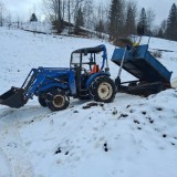 Vand tractor cu tot cu remorca