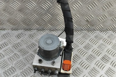 Pompa ABS MASERATI LEVANTE SUV M161 2016 OEM: 670035286,2265106539,0265956481,0265256500,6700352860 30752103 foto