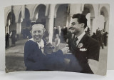STUDIO POLYFOTO , BUCURESTI , DOAMNA SI TANAR LA ZI FESTIVA , FOTOGRAFIE DE PRESA , 1935