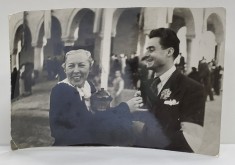 STUDIO POLYFOTO , BUCURESTI , DOAMNA SI TANAR LA ZI FESTIVA , FOTOGRAFIE DE PRESA , 1935 foto