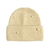 Caciula bej cu perle albe