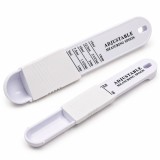 Cumpara ieftin Set 2 linguri de masurat albe 16 x 3,5 x 1,6 cm, din plastic, dozare ajustabila