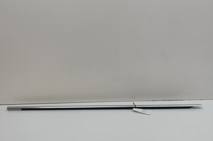 Chedar geam ușă dreapta față VW PASSAT Variant B7 365 2012 OEM: 3C4837476D 31047613