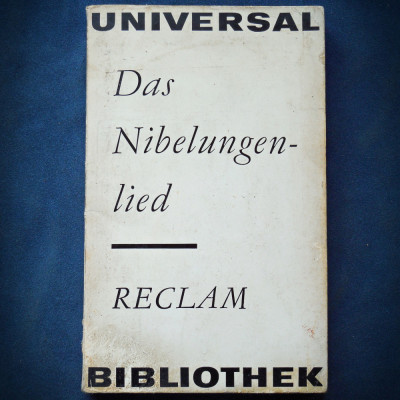 DAS NIBELUNGEN-LIED - CANTECUL NIBELUNGILOR - UNIVERSAL BIBLIOTHEK foto