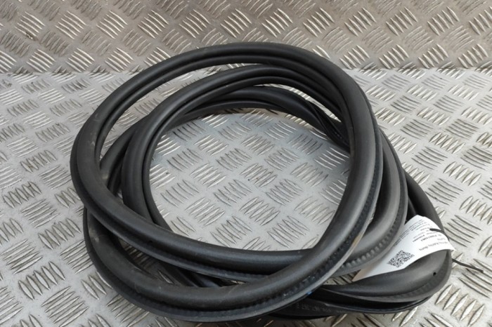 Garnitura ușă st&acirc;nga spate SKODA KAMIQ 2020 OEM: 658867367B | 30971067