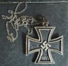 1813-1939,CRUCE DE FIER VECHE CU LANT METALIC(50x 45mm. si 31 g cu lant)/ LUNGIME LANT 520 mm.