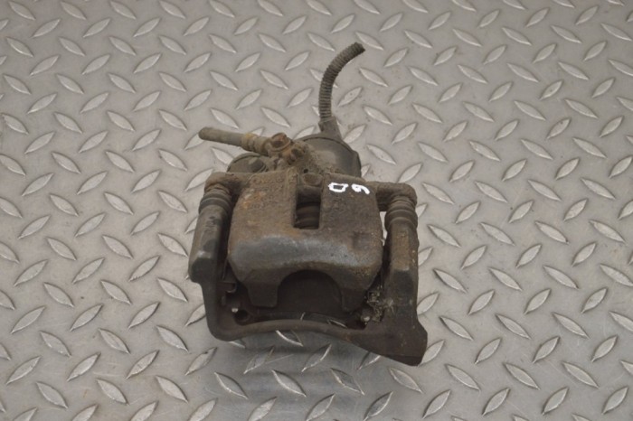 Etrier de fr&acirc;nă dreapta spate VW PASSAT Variant B7 365 2012 20621939