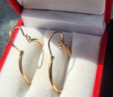 Cercei aur galben 14K, model clasic circular, 3.30 grame, 2cm diametru. Bijuterie veche cu sistem sigur de prindere.