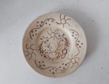 Farfurie ceramica, anii 80, lucrata manual, 15cm diametru, cu agatatoare