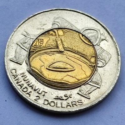 133. Moneda Canada 2 dollars 1999 Creation of Nunavut Territory) foto