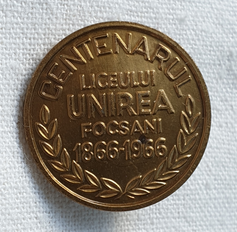Insigna educatie - cultura - Centenar Liceul UNIREA din Focsani 1866 - 1966  | Okazii.ro