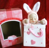 CUTIE MUZICALA PORTELAN CU PAPUSA PORTELAN - BABY MUSIC BOX 18.5 CM