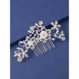 Cumpara ieftin Accesoriu de Par cu Strasuri si Perle 11x6cm, Argintie - 98729