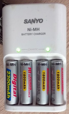 Incarcator SANYO + 4 acumulatori AA Ni-MH foto