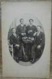 Barbai cu halbe, fotografie cabinet Ramnicu Valcea 1916, Romania 1900 - 1950, Portrete