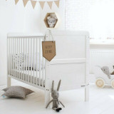 Patut din lemn masiv, transformabil pentru bebe si junior, Clasic Alb, 140 x 70 cm, Woodies Safe Dreams