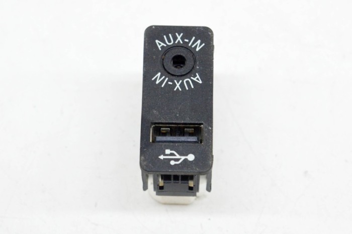 Port USB/AUX-In BMW 2 Coupe F22, F87 2014 OEM: 9229246 13909802