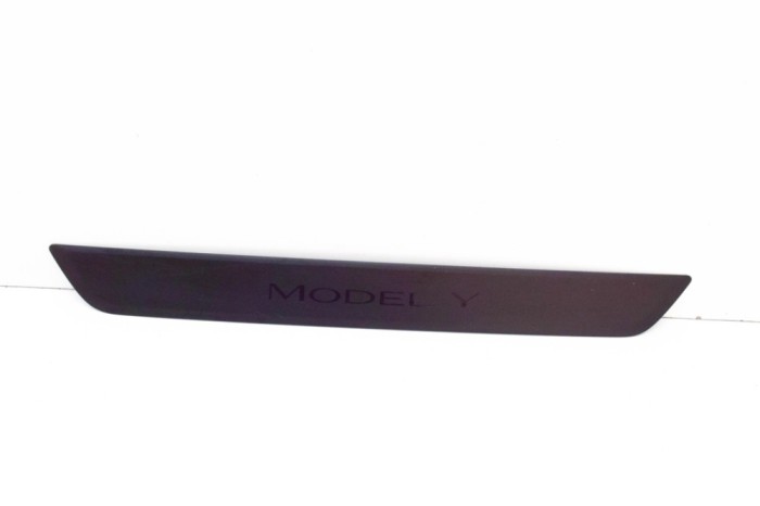 Ornament prag st&acirc;nga față TESLA MODEL Y 2021 OEM: 1494301-00-B | 20605291
