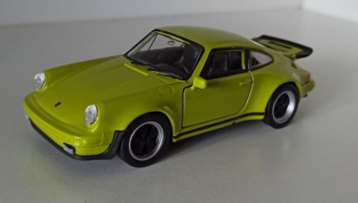 Macheta Porsche 911 Turbo (930) 1977 verde - Welly 1/36 foto