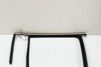 Bandou superior ușă dreapta spate MERCEDES-BENZ GLB X247 2024 OEM: A2477352600 | 31862764 foto
