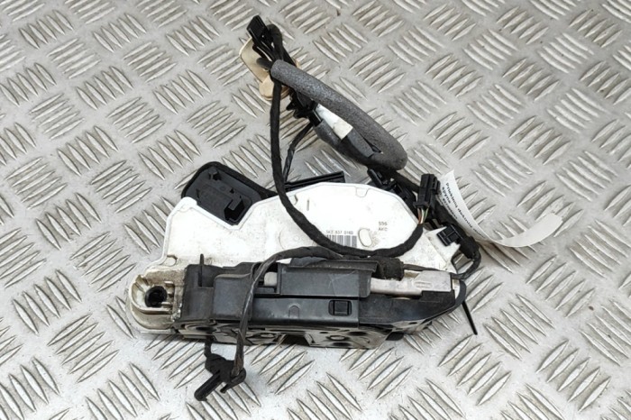 &Icirc;ncuietoare ușă dreapta față VW GOLF VII 5G1, BQ1, BE1, BE2 2017 OEM: 5G4837086A,5K2837016D | 27908833