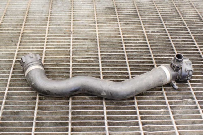 Furtun radiator răcire st&acirc;nga BMW 3 F30, F80 2015 OEM: 7812941 10890965