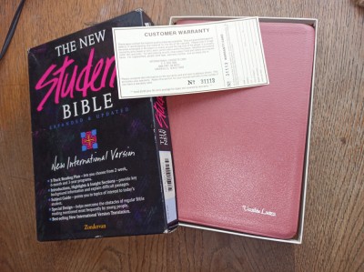 THE NEW STUDENT BIBLE, 1986, EDITATA PE HARTIE FOARTE SUBTIRE ! foto