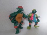 Lot 2 figurine vintage TMNT - Raphael (1988) si Mike Sewer Surfer (1990) - Playmates Toys - testoasele NInja