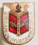INSIGNA 250 ANI DE INVATAMANT DETA 1724 1974 EMAIL CALD EDUCATIE INVATAMANT ( CITITI DESCRIEREA -ENUNTUL )