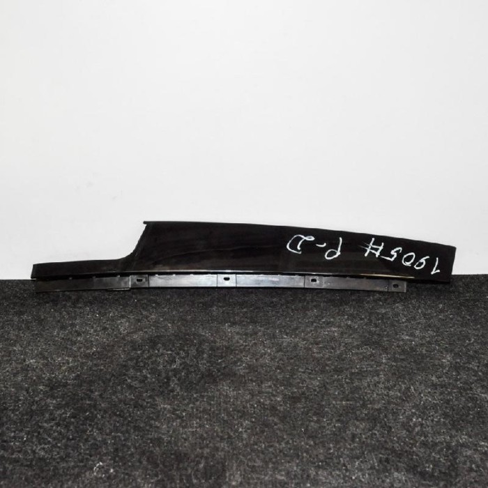 Ornament vertical ușă dreapta față BMW 3 F30, F80 2016 OEM: 7263384 2463527