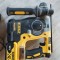V&acirc;nd rotopercutor cu acumulator Dewalt