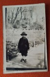 fotografie veche anii 1920 - copil ce poarta palarie